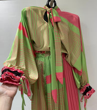 Load image into Gallery viewer, Pleated Set Pink &amp; Green
