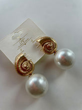 Load image into Gallery viewer, Seashell Pearl Earrings
