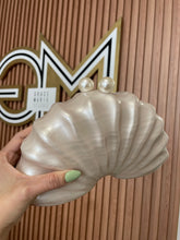 Load image into Gallery viewer, Seashell 🐚 Bag
