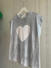 Load image into Gallery viewer, Heart T-shirt One size
