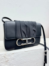 Load image into Gallery viewer, Pre-owned Carolina Herrera Crossbody Bag
