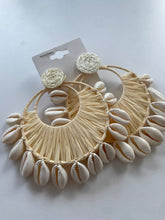 Load image into Gallery viewer, Caracoles Earrings
