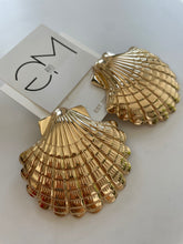 Load image into Gallery viewer, Gold Seashell Earrings
