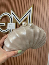 Load image into Gallery viewer, Seashell 🐚 Bag
