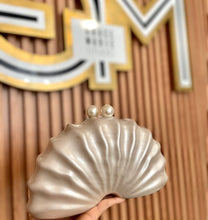 Load image into Gallery viewer, Seashell Clutch Bag 🐚
