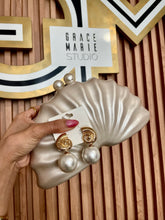 Load image into Gallery viewer, Seashell Clutch Bag 🐚
