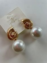 Load image into Gallery viewer, Seashell Pearl Earrings
