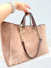 Load image into Gallery viewer, Pre-owned Carolina Herrera Bag
