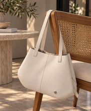 Load image into Gallery viewer, Carmen Tote Bag ( bolsos colombianos 🇨🇴)
