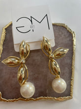 Load image into Gallery viewer, Mindy Pearl Earrings
