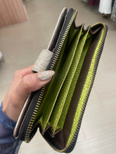 Load image into Gallery viewer, Pre-Owned Tous Wallet
