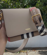 Load image into Gallery viewer, Pre-owned Burberry Crossbody Bag
