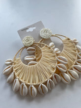 Load image into Gallery viewer, Caracoles Earrings

