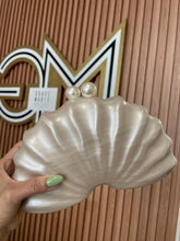 Load image into Gallery viewer, Seashell 🐚 Bag
