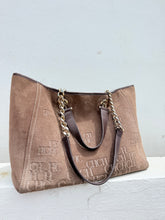 Load image into Gallery viewer, Pre-owned Carolina Herrera Bag
