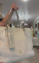Load and play video in Gallery viewer, Carolina Herrera Leather Tote Bag   | Pre-Loved|
